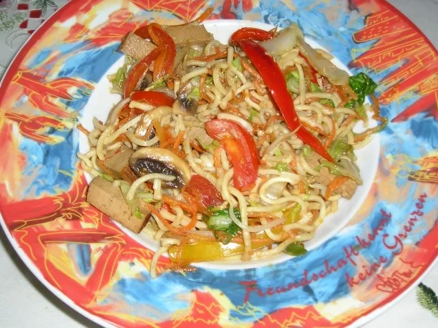 Wokgemüse mit Räuchtofu und Chinese Noodels - Rezept