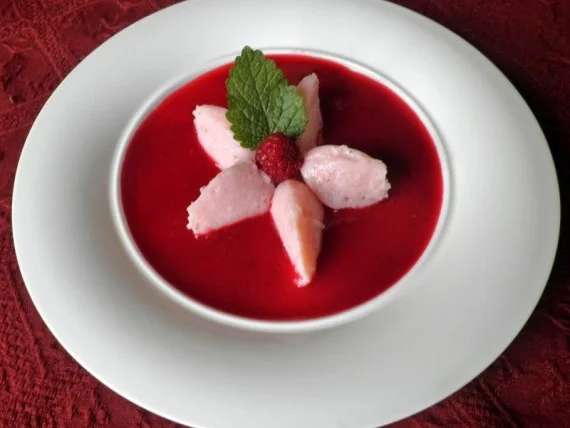 Erdbeer - Buttermilch - Dessert auf Himbeer - Spiegel ... - Rezept - Bild Nr. 6