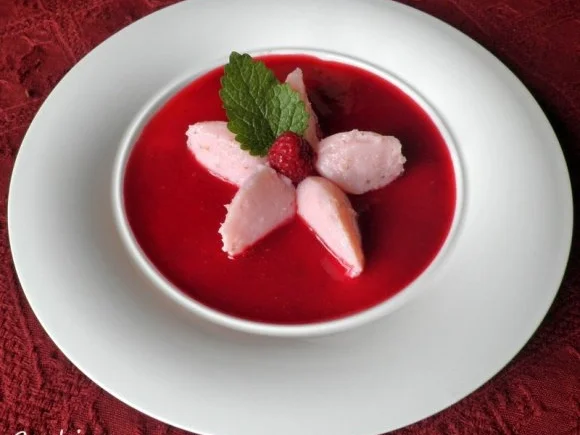 Erdbeer - Buttermilch - Dessert auf Himbeer - Spiegel ... - Rezept - Bild Nr. 2