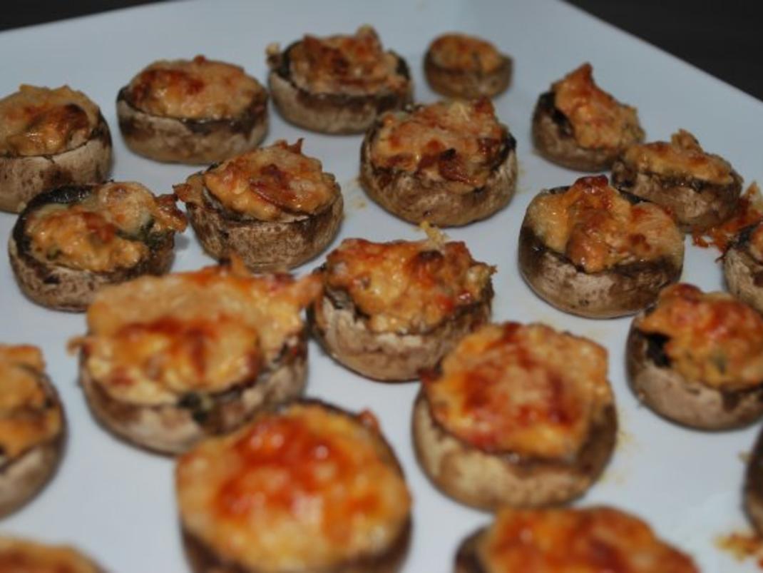 Gefüllte Champignons mit Tomaten-Frischkäse - Rezept - kochbar.de