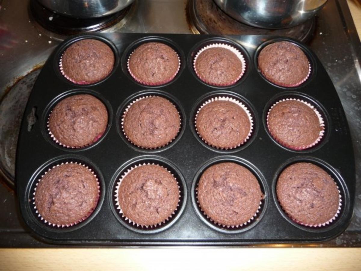 Schokoladenmuffins mit Vanillebuttercreme - Rezept - Bild Nr. 4