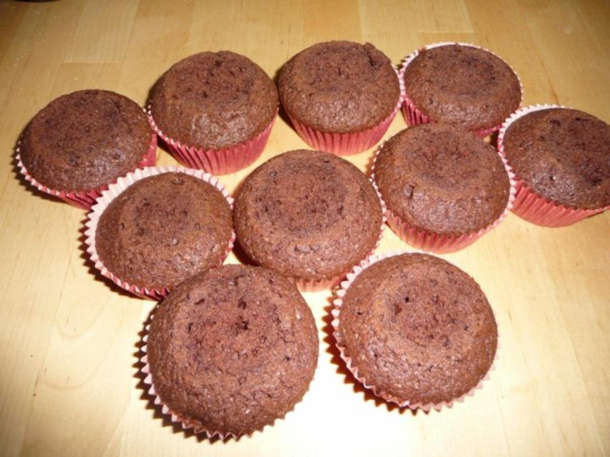 Schokoladenmuffins mit Vanillebuttercreme - Rezept - Bild Nr. 5