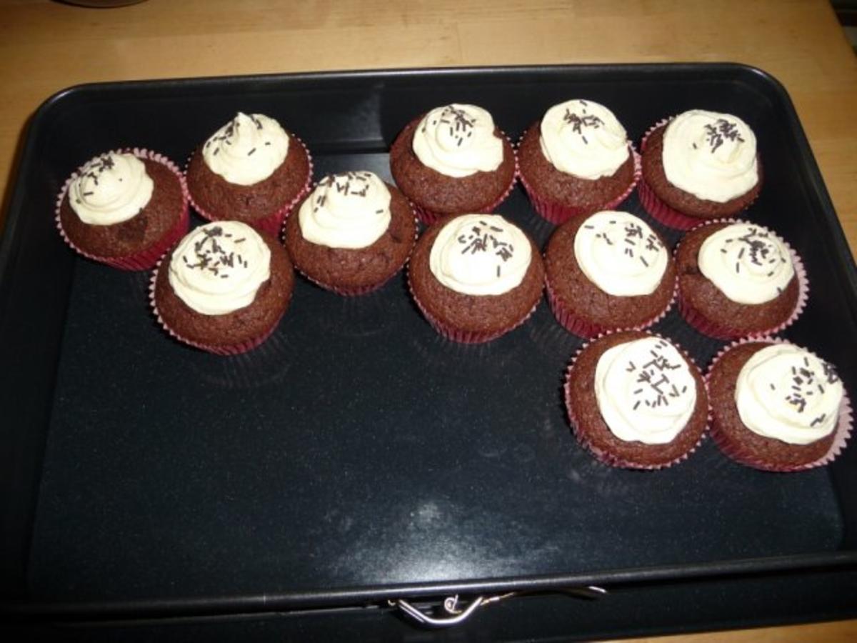 Schokoladenmuffins mit Vanillebuttercreme - Rezept - Bild Nr. 7