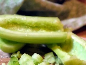 Büffelmozzarella mit Mango-Gurken-Salsa - Rezept - Bild Nr. 3