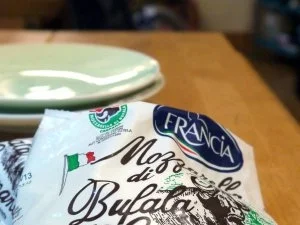 Büffelmozzarella mit Mango-Gurken-Salsa - Rezept - Bild Nr. 8