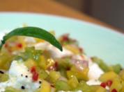 Büffelmozzarella mit Mango-Gurken-Salsa - Rezept