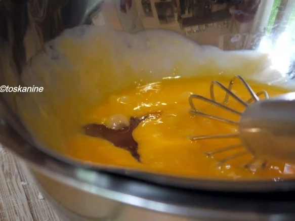 Sesam-Honig-Parfait mit Schokoladensauce - Rezept - Bild Nr. 3