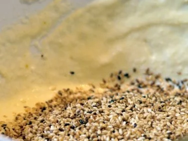 Sesam-Honig-Parfait mit Schokoladensauce - Rezept - Bild Nr. 8