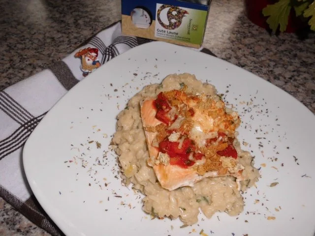 Rezept: Lachsfilet unter einer Bruschetta-Haube>> Lachsfilet unter einer Bruschetta-Haube>> - Rezept