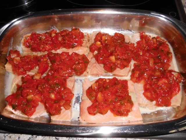 Rezept: Lachsfilet unter einer Bruschetta-Haube>> Bild Nr. 5 Lachsfilet unter einer Bruschetta-Haube>> - Rezept - Bild Nr. 5