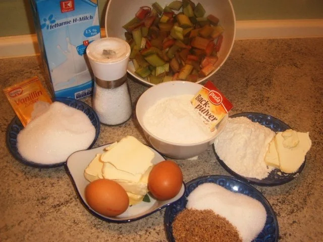 Rezept: Rhabarberkuchen mit Mandelstreuseln Bild Nr. 2 Rhabarberkuchen mit Mandelstreuseln - Rezept - Bild Nr. 2