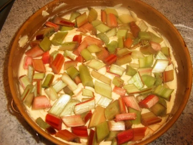 Rezept: Rhabarberkuchen mit Mandelstreuseln Bild Nr. 5 Rhabarberkuchen mit Mandelstreuseln - Rezept - Bild Nr. 5