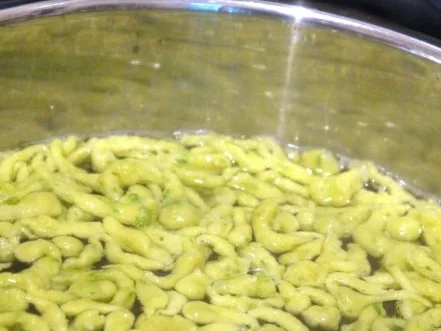 Rezept: Bärlauch-Spätzle mit Parmesan-Sauce Bild Nr. 7 Bärlauch-Spätzle mit Parmesan-Sauce - Rezept - Bild Nr. 7