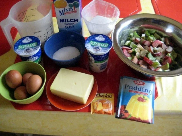 Rezept: Rhabarberkuchen mit Vanille - Schmand - Guss Bild Nr. 2 Rhabarberkuchen mit Vanille - Schmand - Guss - Rezept - Bild Nr. 2