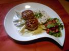 Schweinefilet in Speckmantel auf Spargelragout mit Wildreis und Erdbeersalsa auf Ruccola - Rezept