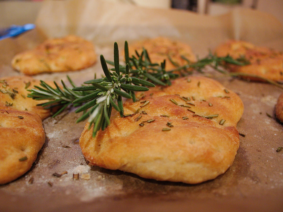 Mini-Dinkel-Fladenbrote - Rezept mit Bild - kochbar.de