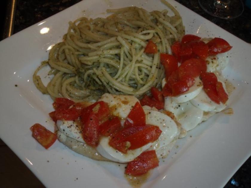 Mozzarella-Schnitzel mit Pesto-Spaghetti - Rezept - kochbar.de