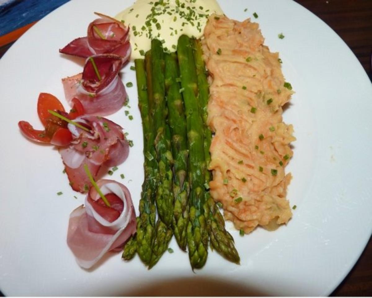 Bilder für SPARGEL: Grüner Spargel an Schwarzwälder schinken & KaPü mit Möhren - Rezept