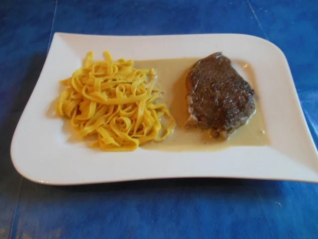 Rezept: Kochen: Tagliatelle mit Café de Paris-Soße und Entrecoté Kochen: Tagliatelle mit Café de Paris-Soße und Entrecoté - Rezept