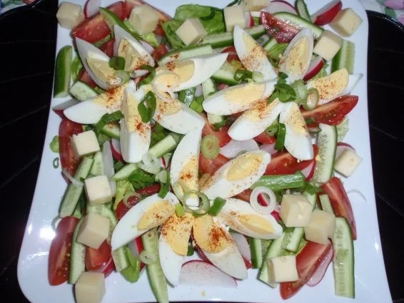 Bunter Frühlingssalat mit Eier und Käsewürfel - Rezept - Bild Nr. 10