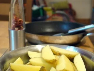 Rezept: Lavendel-Zimt-Huhn mit pikanten Knoblauch-Kartoffeln Bild Nr. 9 Lavendel-Zimt-Huhn mit pikanten Knoblauch-Kartoffeln - Rezept - Bild Nr. 9