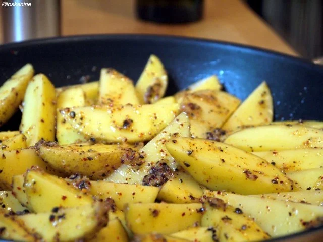 Rezept: Lavendel-Zimt-Huhn mit pikanten Knoblauch-Kartoffeln Bild Nr. 12 Lavendel-Zimt-Huhn mit pikanten Knoblauch-Kartoffeln - Rezept - Bild Nr. 12