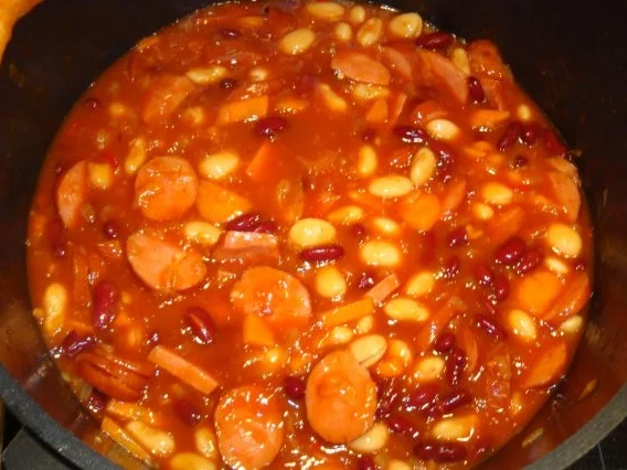 Rezept: Ungarische Bohnensuppe rot/weiß Bild Nr. 2 Ungarische Bohnensuppe rot/weiß - Rezept - Bild Nr. 2