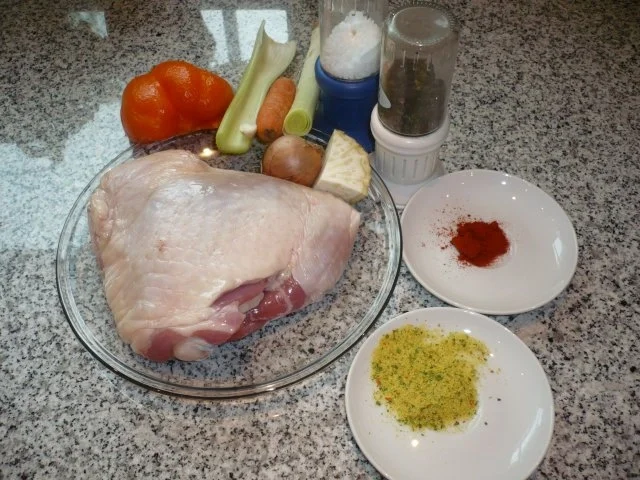 Putenoberkeule im Bratschlauch mit Gemüse-Crossover und Thymiansahnesauce - Rezept - Bild Nr. 2