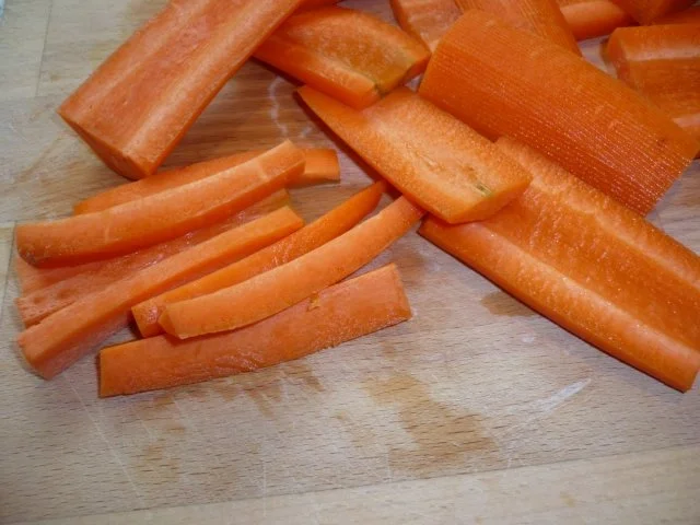 Putenoberkeule im Bratschlauch mit Gemüse-Crossover und Thymiansahnesauce - Rezept - Bild Nr. 9