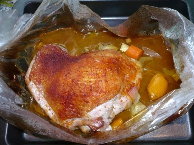 Putenoberkeule im Bratschlauch mit Gemüse-Crossover und Thymiansahnesauce - Rezept - Bild Nr. 11