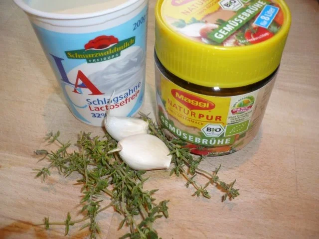 Putenoberkeule im Bratschlauch mit Gemüse-Crossover und Thymiansahnesauce - Rezept - Bild Nr. 12