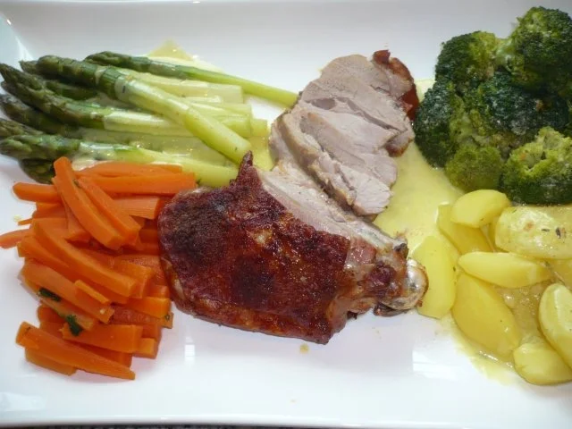 Putenoberkeule im Bratschlauch mit Gemüse-Crossover und Thymiansahnesauce - Rezept - Bild Nr. 14