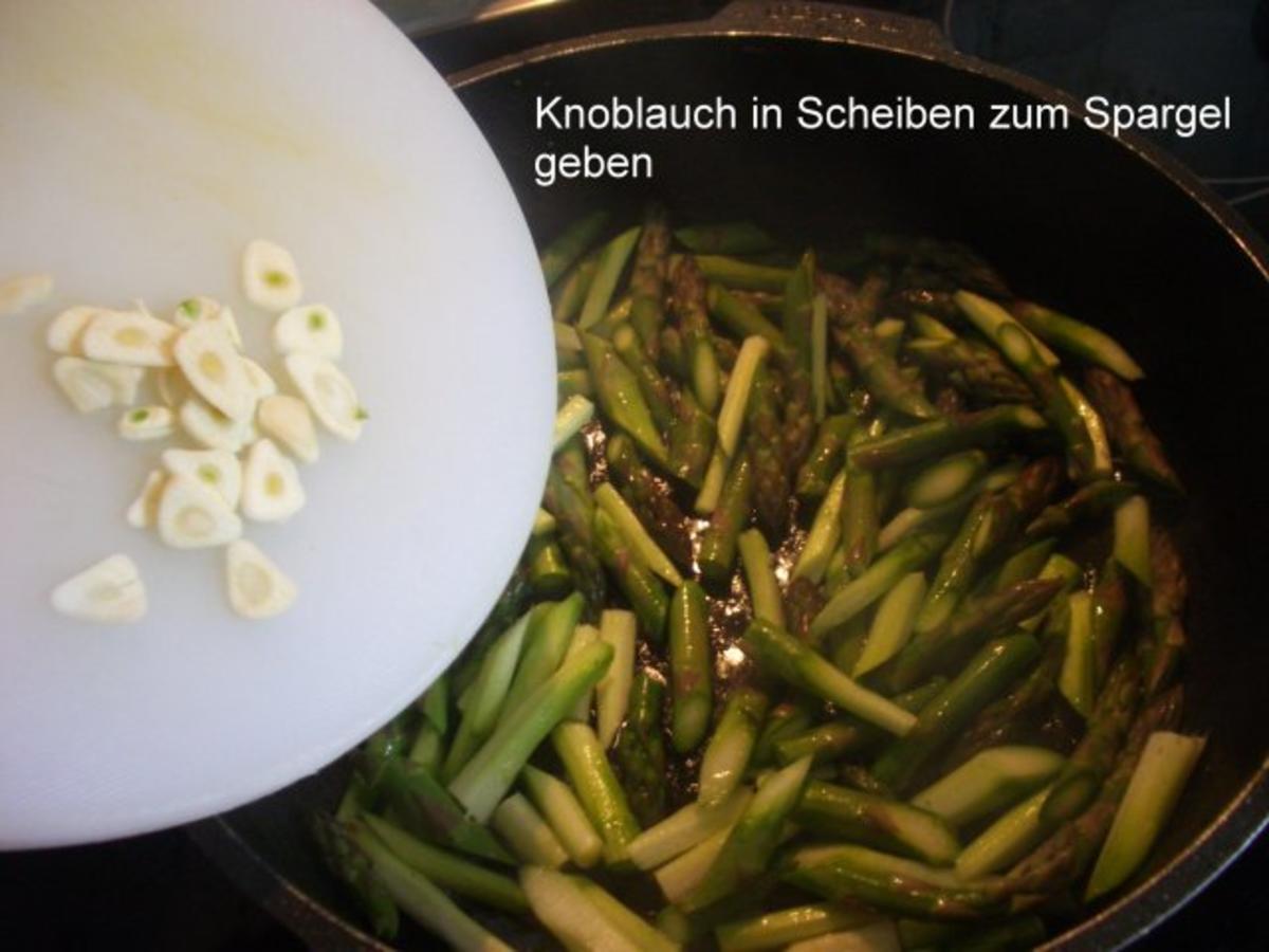 Karamellisierter grüner Spargel mit jungen Möhrchen - Rezept - kochbar.de