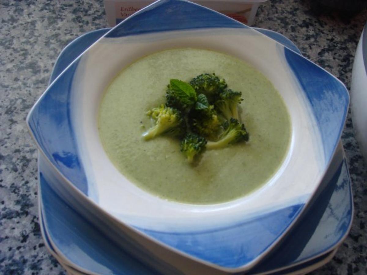 Broccolicremesuppe Frisch und doch gesund!! - Rezept mit Bild - kochbar.de
