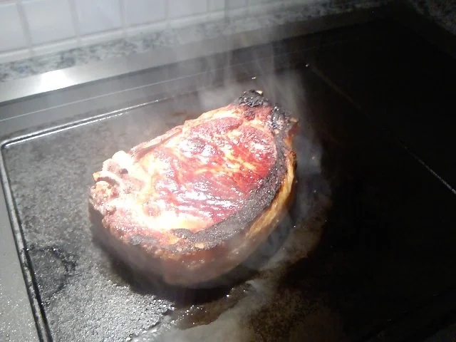 Rezept: OCHS VOM STRASSENRAND ---- OCHSENKOTELETT MEDIUM GEBRATEN Bild Nr. 8 OCHS VOM STRASSENRAND ---- OCHSENKOTELETT MEDIUM GEBRATEN - Rezept - Bild Nr. 8