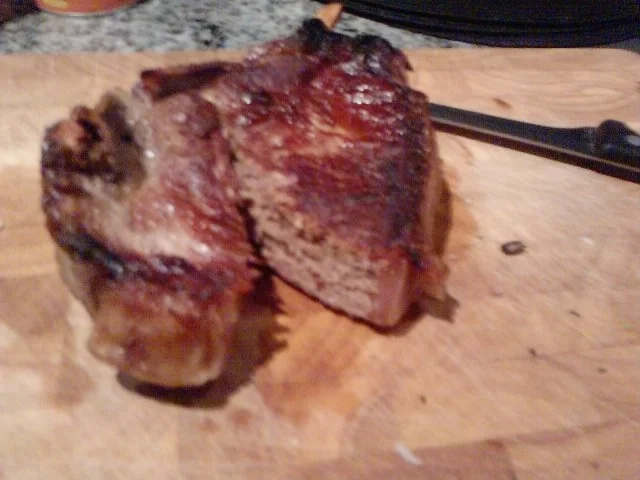 Rezept: OCHS VOM STRASSENRAND ---- OCHSENKOTELETT MEDIUM GEBRATEN Bild Nr. 13 OCHS VOM STRASSENRAND ---- OCHSENKOTELETT MEDIUM GEBRATEN - Rezept - Bild Nr. 13