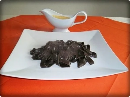 Rezept: Tagliatelle NERO DI SEPPIA mit Lachsfilet und Kräuter Hollandaise Bild Nr. 16 Tagliatelle NERO DI SEPPIA mit Lachsfilet und Kräuter Hollandaise - Rezept - Bild Nr. 16