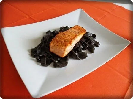 Rezept: Tagliatelle NERO DI SEPPIA mit Lachsfilet und Kräuter Hollandaise Bild Nr. 20 Tagliatelle NERO DI SEPPIA mit Lachsfilet und Kräuter Hollandaise - Rezept - Bild Nr. 20