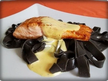 Rezept: Tagliatelle NERO DI SEPPIA mit Lachsfilet und Kräuter Hollandaise Bild Nr. 23 Tagliatelle NERO DI SEPPIA mit Lachsfilet und Kräuter Hollandaise - Rezept - Bild Nr. 23