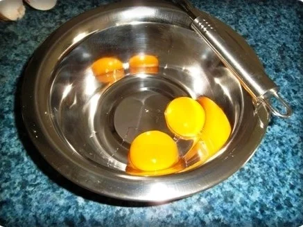 Rezept: Tagliatelle NERO DI SEPPIA mit Lachsfilet und Kräuter Hollandaise Bild Nr. 4 Tagliatelle NERO DI SEPPIA mit Lachsfilet und Kräuter Hollandaise - Rezept - Bild Nr. 4