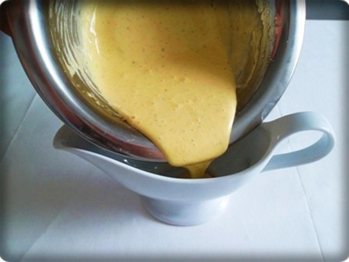 Tagliatelle NERO DI SEPPIA mit Lachsfilet und Kräuter Hollandaise ...