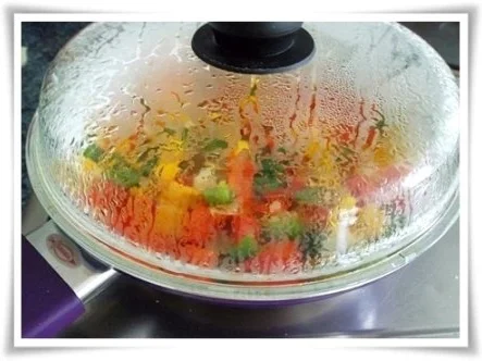 Kräuter Buletten auf Reisbett und bunter Paprikasalat auf  Romanasalat - Rezept - Bild Nr. 15