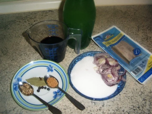 Rezept: Rotwein-Matjes Bild Nr. 2 Rotwein-Matjes - Rezept - Bild Nr. 2