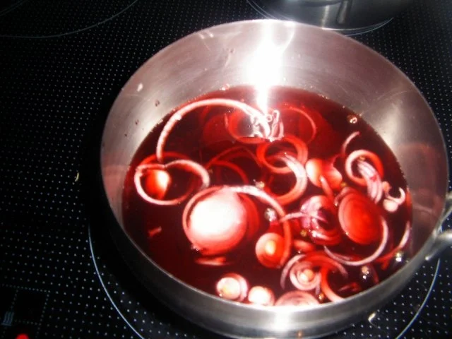 Rezept: Rotwein-Matjes Bild Nr. 3 Rotwein-Matjes - Rezept - Bild Nr. 3