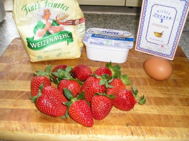 Rezept: Erdbeerknödel Bild Nr. 2 Erdbeerknödel - Rezept - Bild Nr. 2