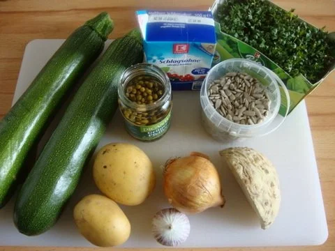 Zucchinicreme Süppchen mit "Kresse & Sonnenblumenkernen Topping" und Cräcker - Rezept - Bild Nr. 4