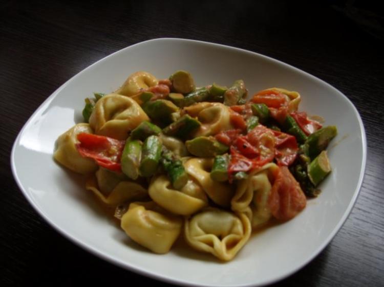 Tortellini mit grünem Spargel - Rezept - kochbar.de