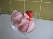 Erdbeereis mit Basilikum - Rezept