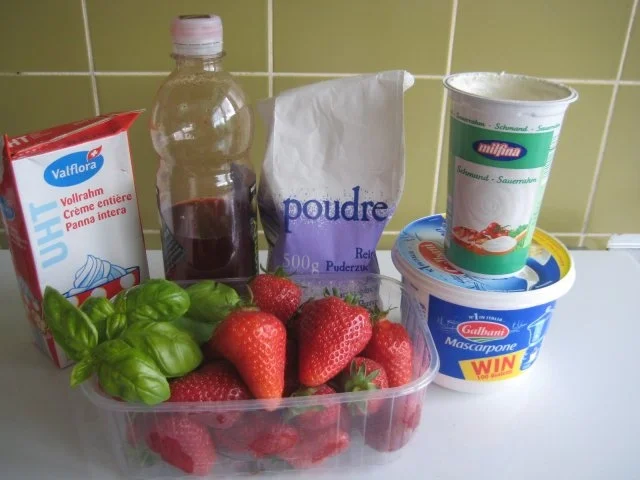 Rezept: Erdbeereis mit Basilikum Bild Nr. 3 Erdbeereis mit Basilikum - Rezept - Bild Nr. 3