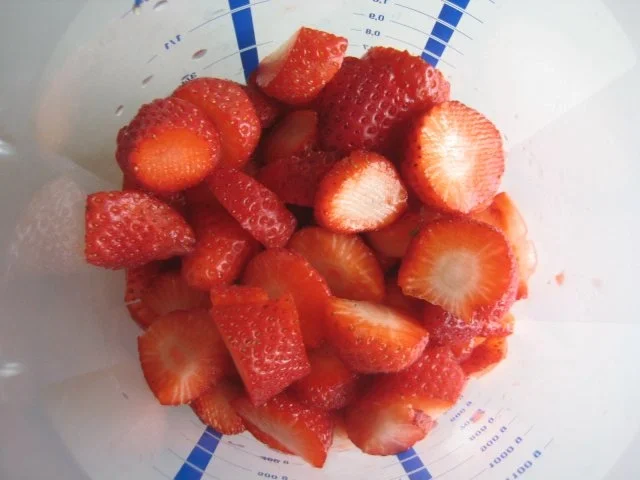 Rezept: Erdbeereis mit Basilikum Bild Nr. 4 Erdbeereis mit Basilikum - Rezept - Bild Nr. 4